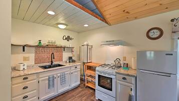 House (1 Bedroom) | Interior