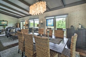 Dining - Chic Family-friendly Home With Outdoor Oasis! (Lampasas)