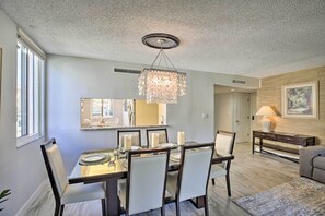 Apartment (2 Bedrooms) | Interior - Sunny Siesta Key Condo w/ Beach Access + Pool! (Siesta Key)