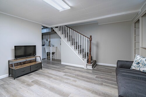 The Gallery, an Allentown Retreat w/ Views!