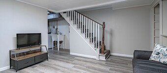 The Gallery, an Allentown Retreat w/ Views!