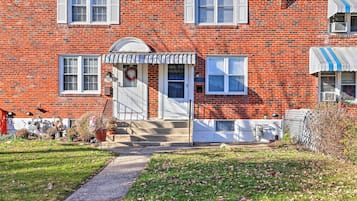 Apartment (3 Bedrooms) | Front of property