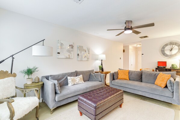 House (3 Bedrooms) | Living area | TV - Lovely Tomball Home < 1 Mi to Dtwn + Pool Access! (Tomball)