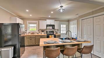 House (3 Bedrooms) | Interior