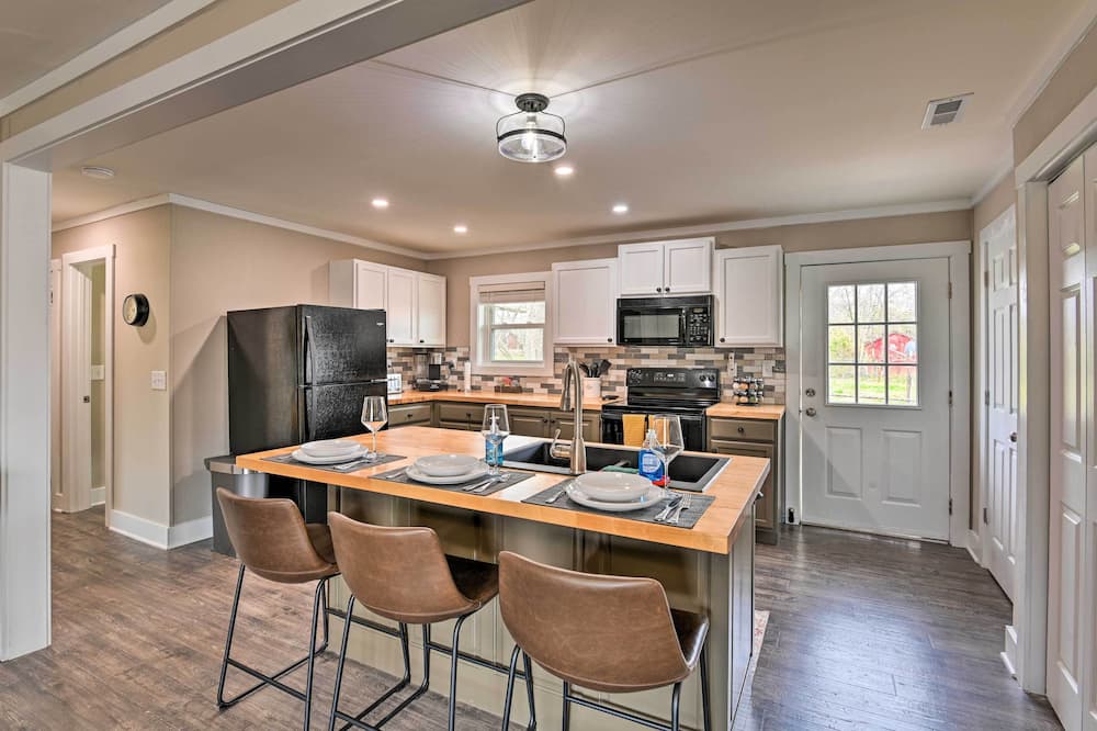 Cozy Murfreesboro Home w/ Furnished Patio! - Tennessee, IL