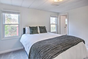 Interior - Cozy Asheville Cottage w/ Grill & Fire Pit! (Asheville)