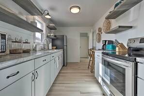 Mikrovågsugn, ugn, spishäll och mixer