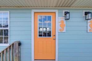 House (3 Bedrooms) | Interior - Beachfront Emerald Isle Vacation Rental w/ Deck! (Emerald Isle)