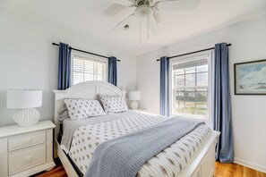 House (3 Bedrooms) | Interior - Beachfront Emerald Isle Vacation Rental w/ Deck! (Emerald Isle)