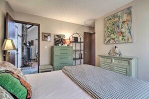 House (3 Bedrooms) | 3 bedrooms, bed sheets