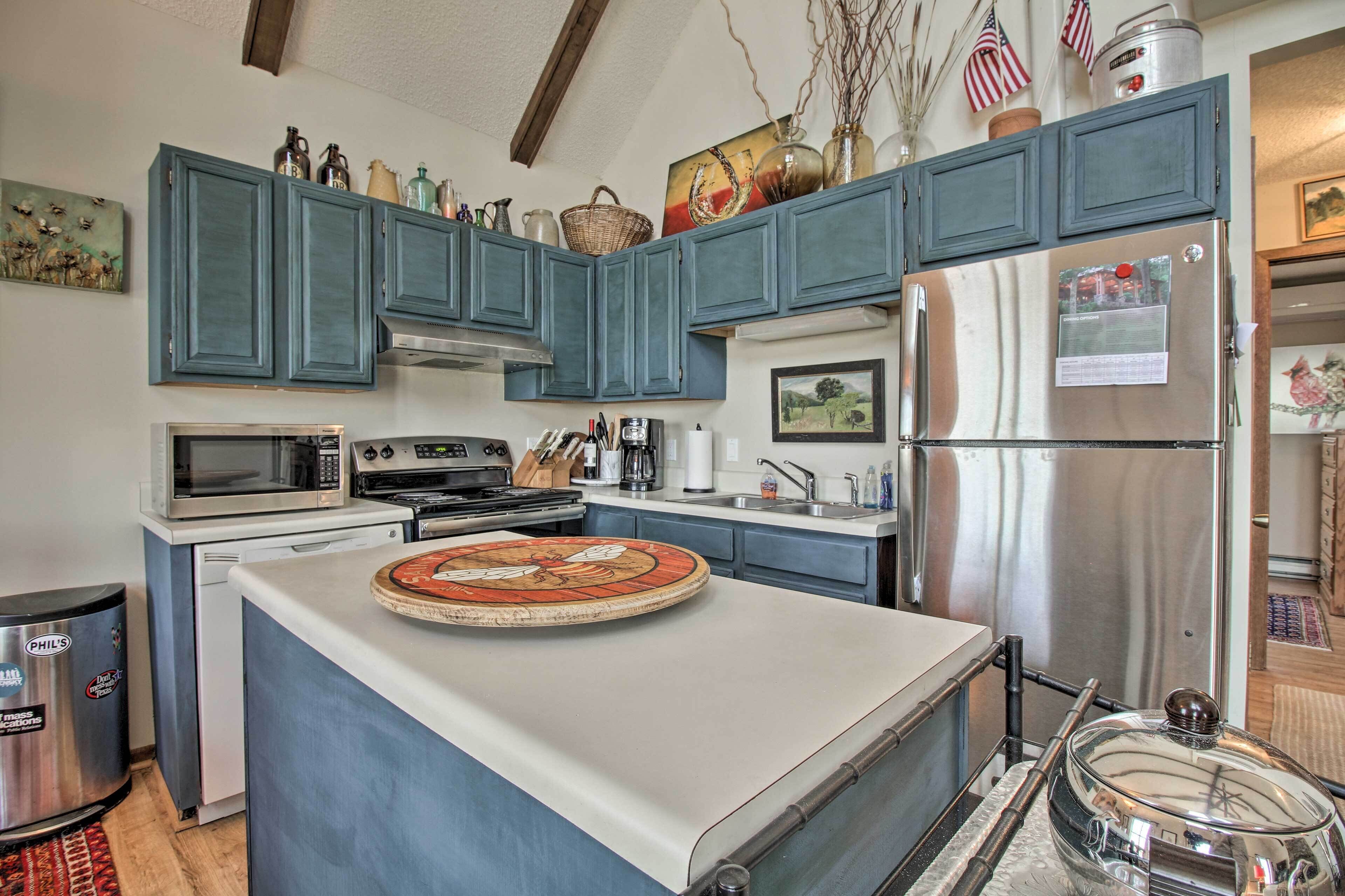 House (3 Bedrooms) | Private kitchen | Microwave, oven, stovetop, dishwasher