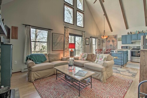 Cozy Wintergreen Cabin Near Mountain Inn & Slopes!