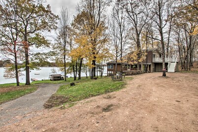 Pet-friendly New Auburn Apt w/ On-site Lake!