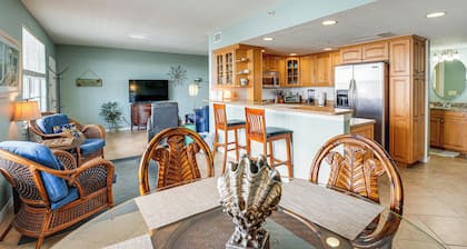 2 Blocks to Clearwater Beach: Walkable Coastal Gem