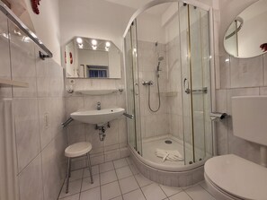 Bathroom - Haus Elisabeth apartment 16, glazed balcony, roof terrace, non-smoking (Cuxhaven)