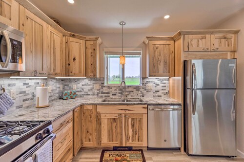 Picturesque Palisade Home: Mt Garfield Views!