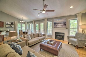 House (5 Bedrooms) | Living area | TV, fireplace, video-game console, table tennis - Massanutten Family Retreat: Ski, Golf, & Hike! (McGaheysville)