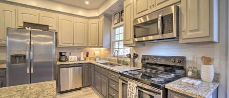 House (4 Bedrooms) | Private kitchen | Dishwasher, highchair, paper towels