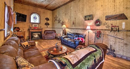 'the Bovard Lodge' Rustic Cabin Near Ohio River!