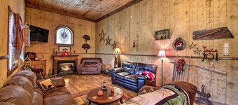 'the Bovard Lodge' Rustic Cabin Near Ohio River!