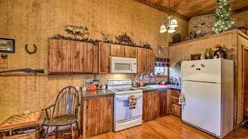 House (2 Bedrooms) | Interior