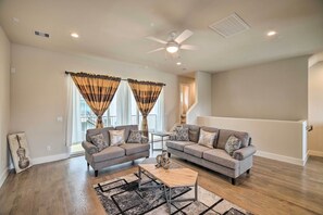 Apartment (3 Bedrooms) | Interior - Bright & Spacious Houston Townhome: Near Dtwn (Houston)