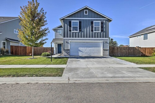 Stunning Nampa Home Nearby Park w/ Fire Pit!