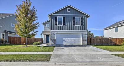 Stunning Nampa Home Nearby Park w/ Fire Pit!