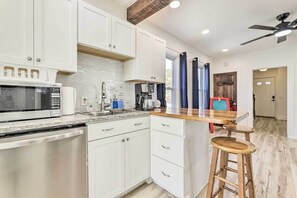 House (3 Bedrooms) | Interior - Charming New London Home < 1 Mi to River Taxi (New London)