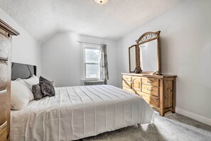 House (3 Bedrooms) | Interior - Charming New London Home < 1 Mi to River Taxi (New London)