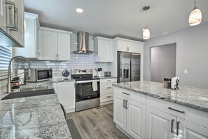 Apartment (3 Bedrooms) | Interior - Modern Middletown Retreat, Minutes to Downtown! (Middletown)