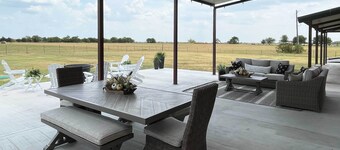 'the Copper Roost': Lake Texoma Escape w/ Hot Tub