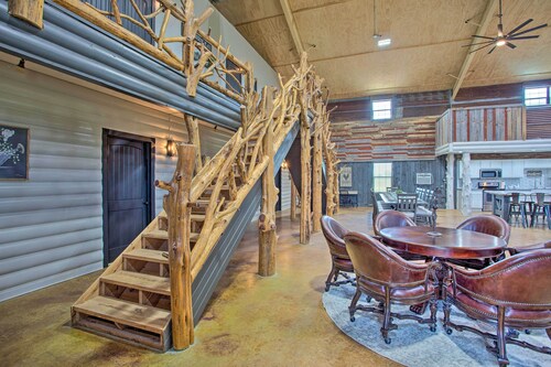 'the Copper Roost': Lake Texoma Escape w/ Hot Tub