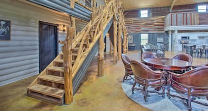 'the Copper Roost': Lake Texoma Escape w/ Hot Tub