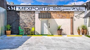 A storefront with a sign reading "SM MEXPORTS BY Sunana Molina Since 1996". - Ideally Located Vacation Rental Studio in Laredo! (Laredo)