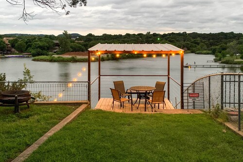 Granbury Getaway w/ Lake Views: 2 Mi to Downtown!