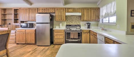 House (3 Bedrooms) | Interior