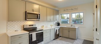 Indiana Vacation Rental - Walk to Syracuse Lake!