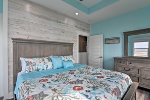 5 bedrooms, laptop workspace, bed sheets - Crystal Tides - Stunning Home W/oceanfront Views (Port Bolivar)