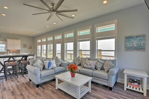 TV - Crystal Tides - Stunning Home W/oceanfront Views (Port Bolivar)