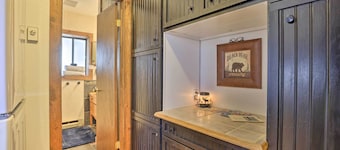 Fireplace, Deck & Mtn Views: Grand Lake Home!