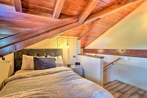 House (3 Bedrooms) | Interior - Waterfront Clearlake Retreat w/ Dock & Kayaks (Clearlake)