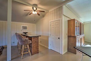 House (3 Bedrooms) | Interior - Waterfront Clearlake Retreat w/ Dock & Kayaks (Clearlake)