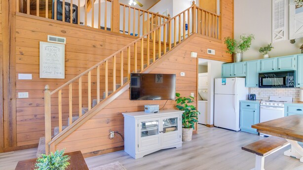 Apartment (1 Bedroom) | Interior - 3 Mi to Branson Strip! Townhome w/ Deck & Porch (Branson)