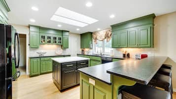 House (5 Bedrooms) | Interior