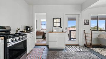 Micro-ondes, four, plaque de cuisson