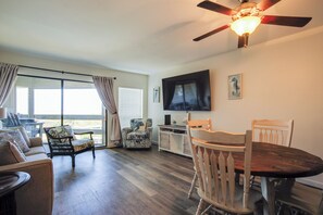 Apartment (1 Bedroom) | Interior - Ocean-view Island Condo w/ Pool: Pets Welcome! (Harbor Island)