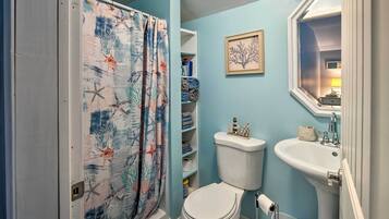 Apartment (0 Bedroom) | Bathroom