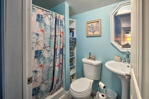 Apartment (0 Bedroom) | Bathroom - Charming Studio < 10 Miles to Wells' Beaches! (Wells)