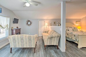 TV - Charming Studio < 10 Miles to Wells' Beaches! (Wells)